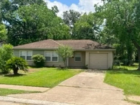 514 Center Way, Lake Jackson, TX 77566