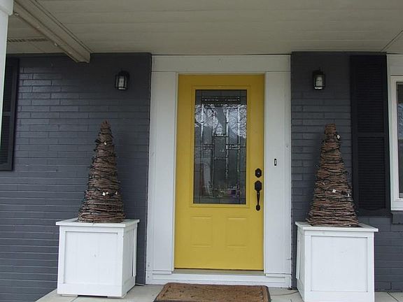 3rd image of 725 N Angela Dr
