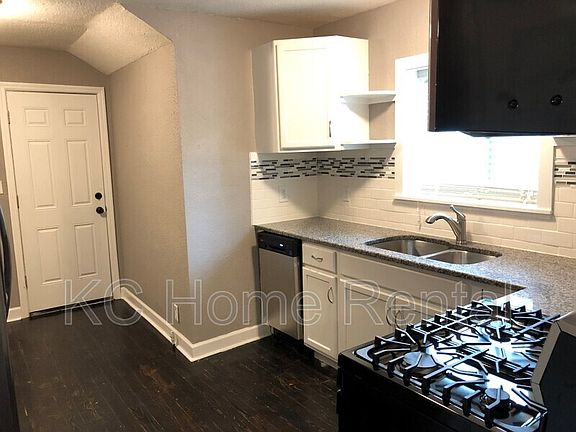 3rd image of 509 W 86th Ter