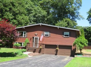 11 Lantern Ln, Niantic, CT 06357