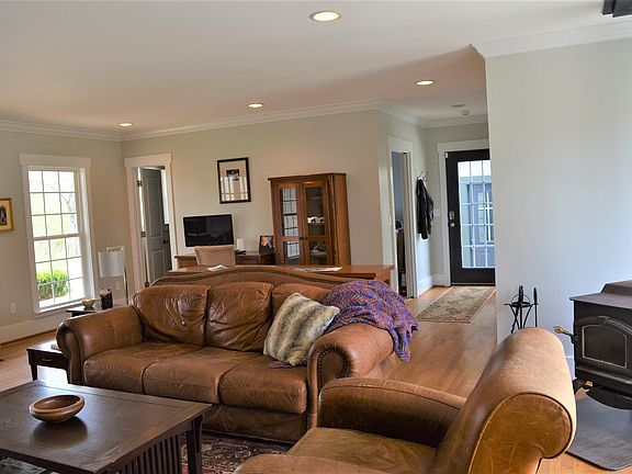 3rd image of 226 Myers Dr