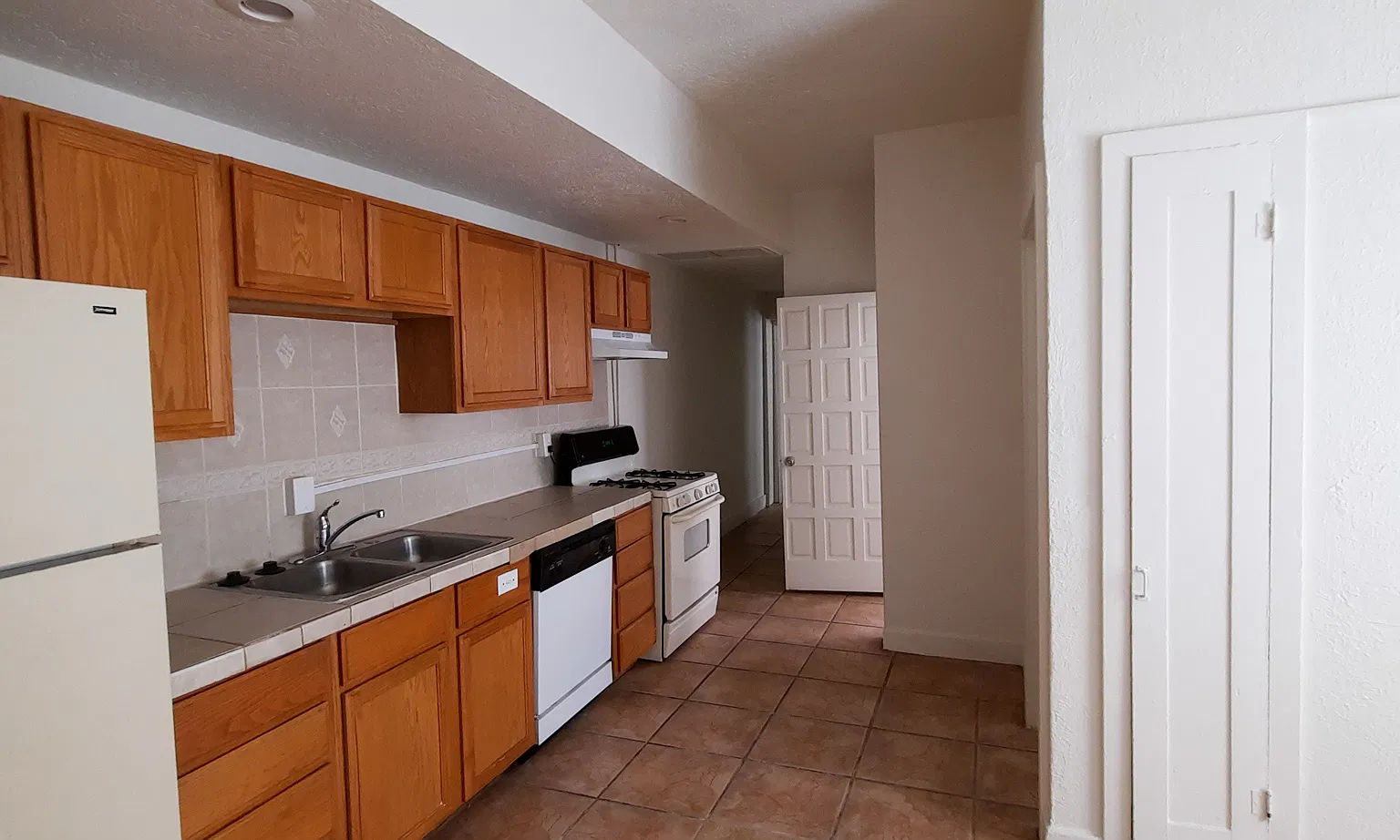 1230-1232 E Pierce - 1232 — Photo 4