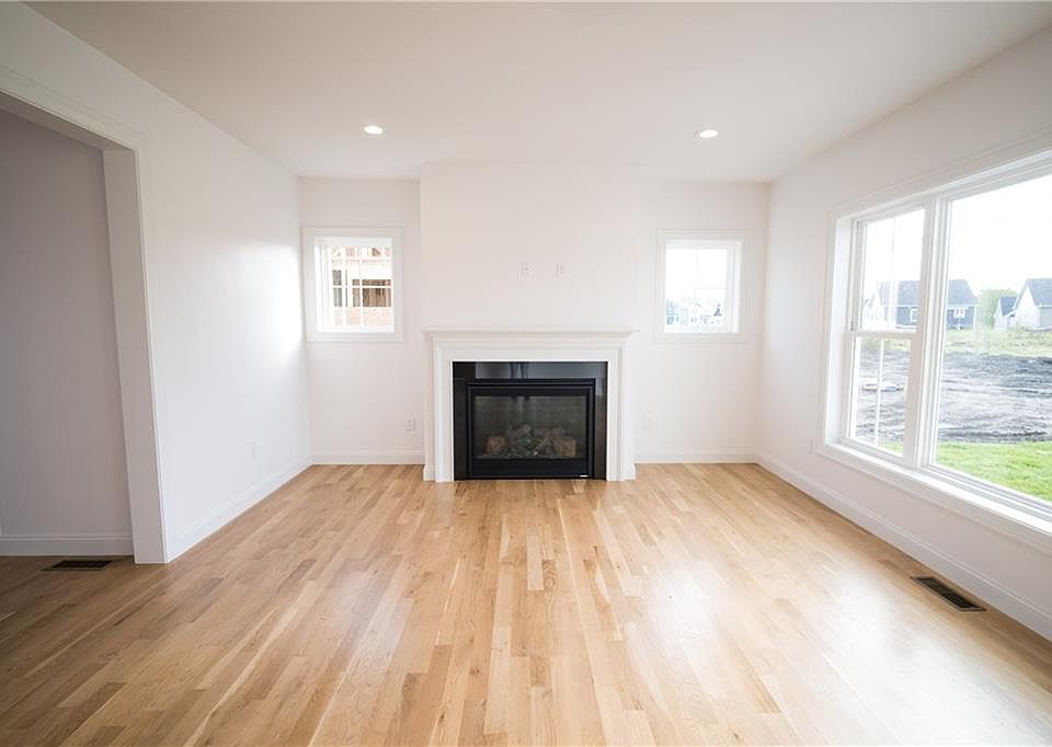 2nd image of 153 Revolution Way