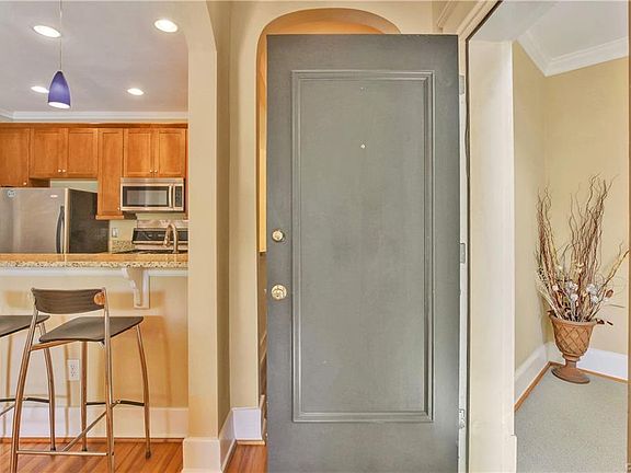 5th image of 16 S Boulevard APT 1
