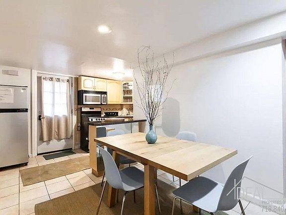 4th image of 2808 34th Ave #1