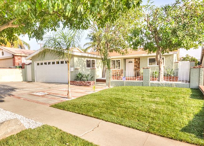 1st image of 14962 La Mesa St