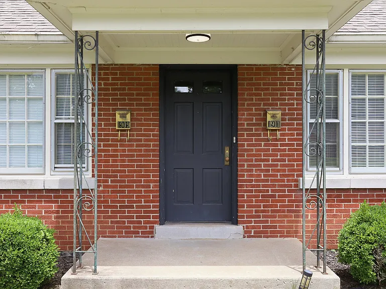 1909 Fontaine Rd — Photo 2