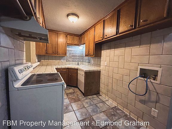 4th image of 2543 W Sycamore Ave #7322263