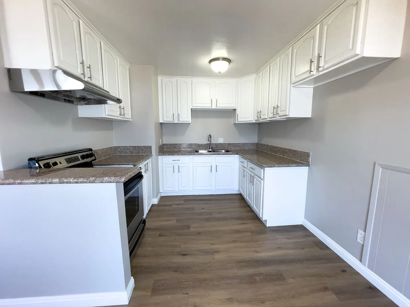 Welcome To Your New 2bed/1bath In The Heart Of Arcadia, Ca. — Photo 4