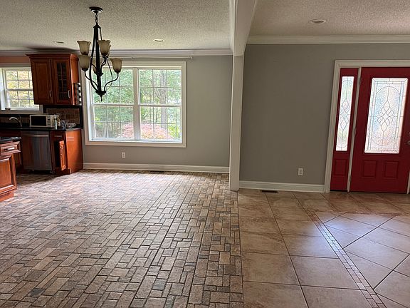 4th image of 307 Hewitt Dr