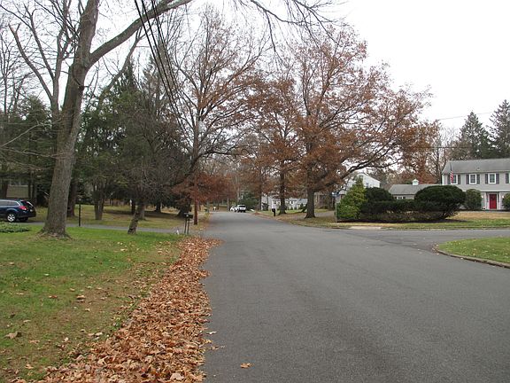 Exterior Neighborhood (street photo)