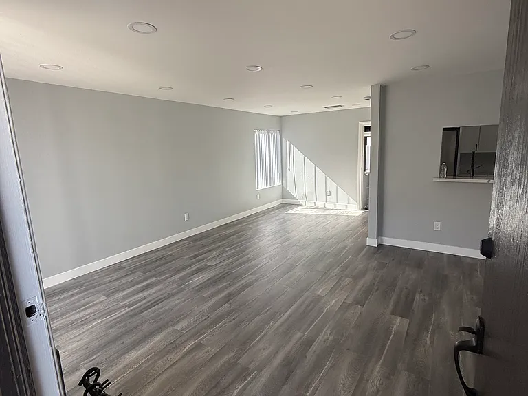 9625 Sylmar Ave #29 — Photo 14