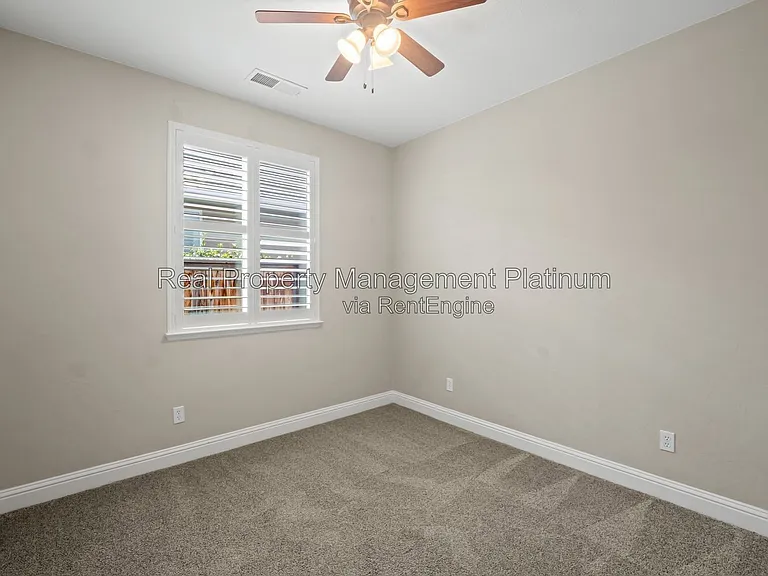 1970 N Langley Ave — Photo 10
