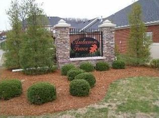 902 Autumn Color Way, Louisville, KY 40214