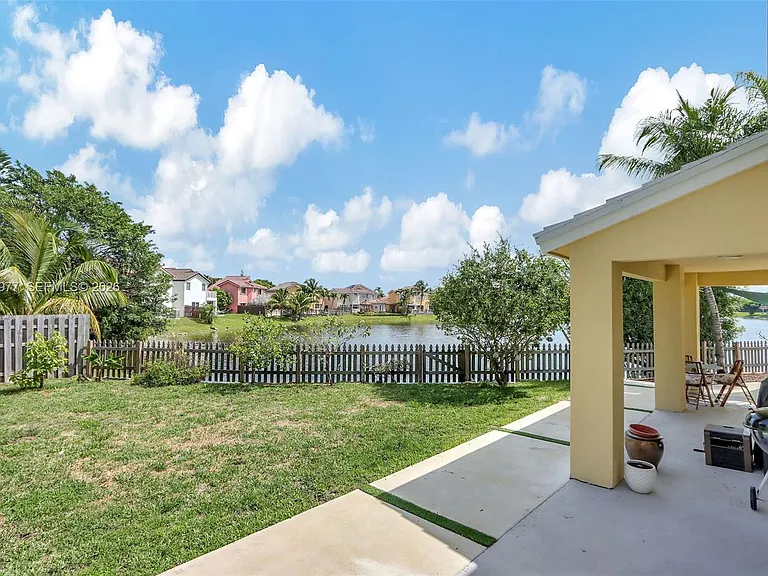15481 SW 47th Ter — Photo 8