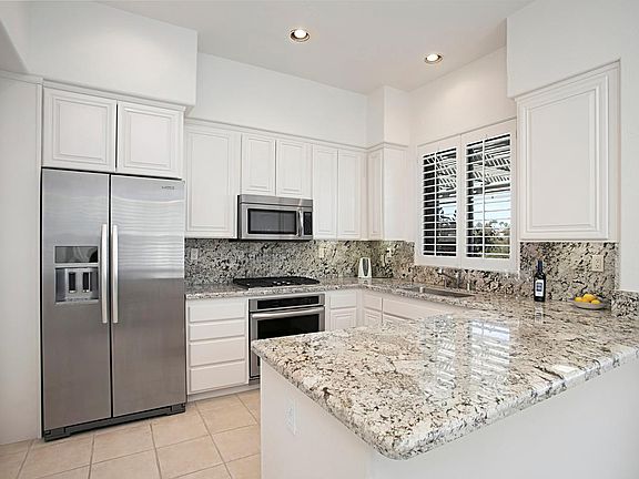 Nicely updated kitchen!