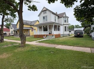210 N 13th St, Escanaba, MI 49829