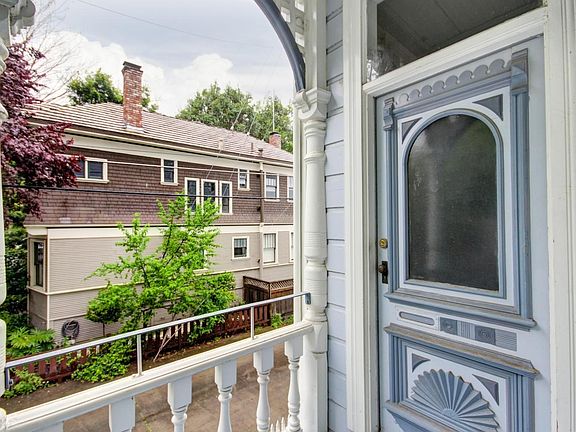 3rd image of 512 10th St APT 3B