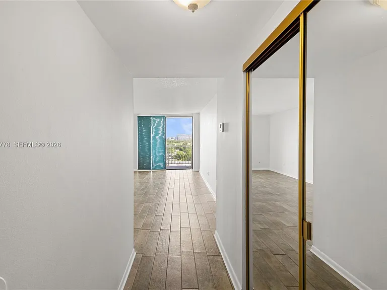 2350 NE 135th St #812 — Photo 3