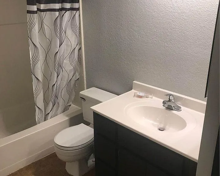 1041 Chadwick Cir — Photo 3