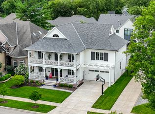 25 N Fremont St, Naperville, IL 60540