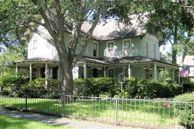 1st image of 710 W Cypress Ave