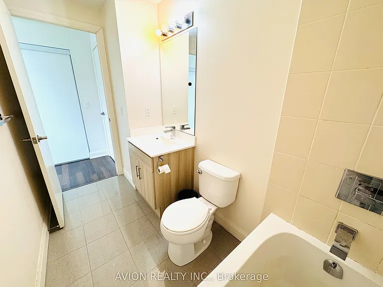 68 Canterbury Pl #702 — Photo 4