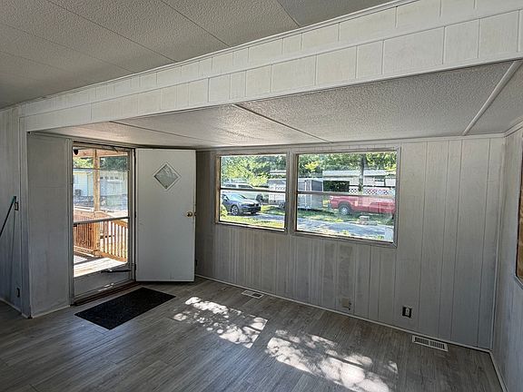 4th image of 3216 Memorial Dr N