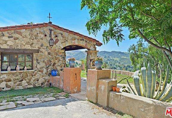 2nd image of 2266 N Topanga Canyon Blvd