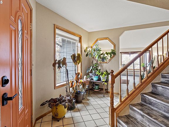3rd image of 1495 SE Parkwood Dr