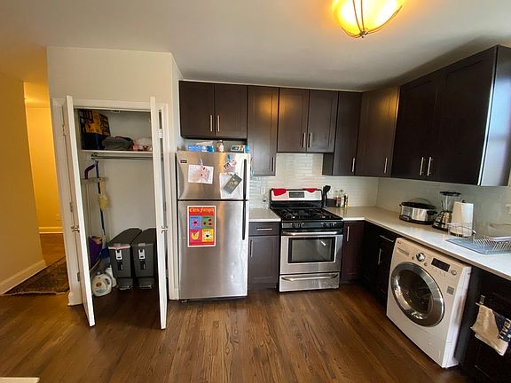 4th image of 654 Saint Marks Ave #D4