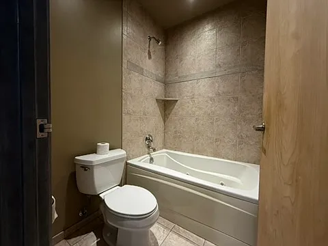 Primary WC with jetted tub