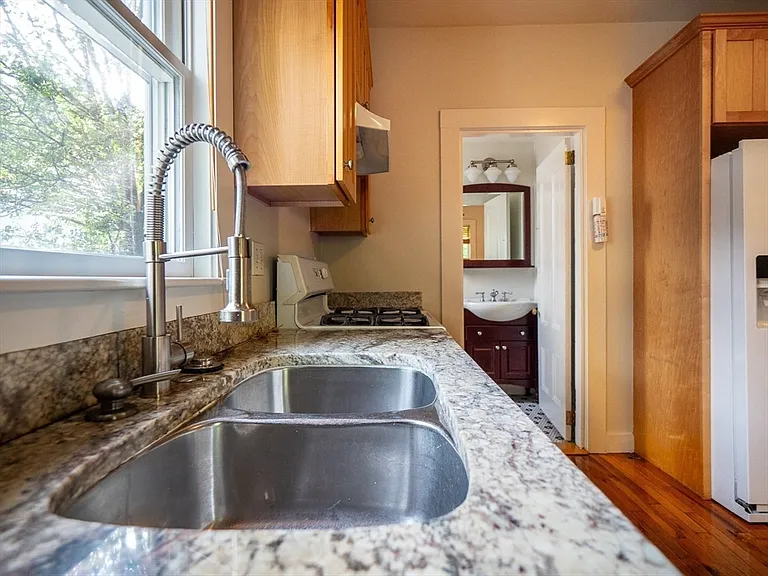 12 Adella Pl — Photo 6
