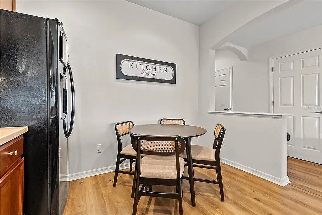 3 bed, 1336 sqft, $2,300 — Photo 4
