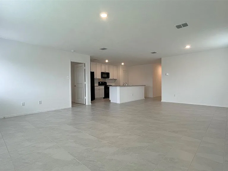1130 Arborwood Dr — Photo 2