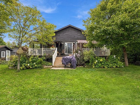 3rd image of 97 Cedarplank Rd