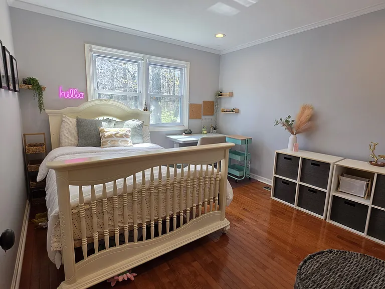 1281 Harrow Cres #1 — Photo 16