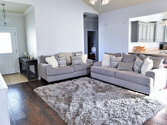 4th image of 1015 Gleaux Dr