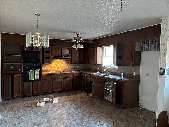 4th image of 207 County Road 620