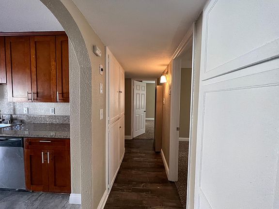5th image of 925 Kelly Dr