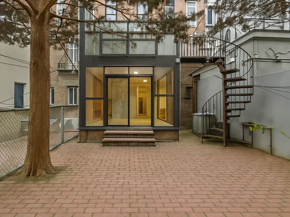 323 President Street image 4 of 13