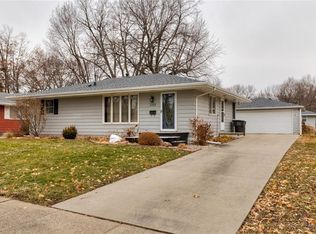 3301 Crestmoor Pl, Des Moines, IA 50310