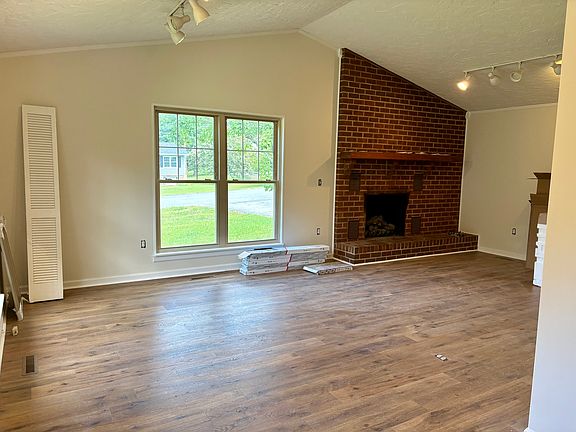 3rd image of 1086 Granite Dr