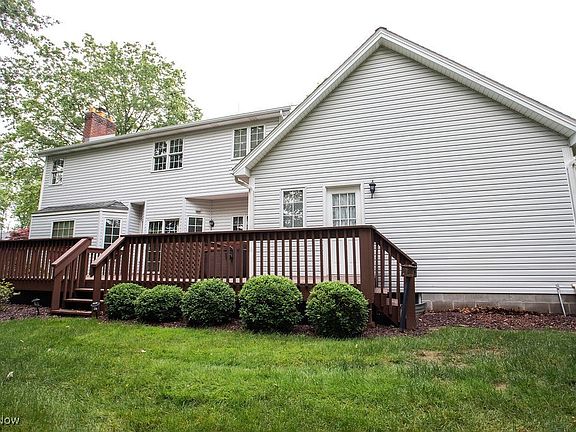 5th image of 610 Stoneybrook Ln