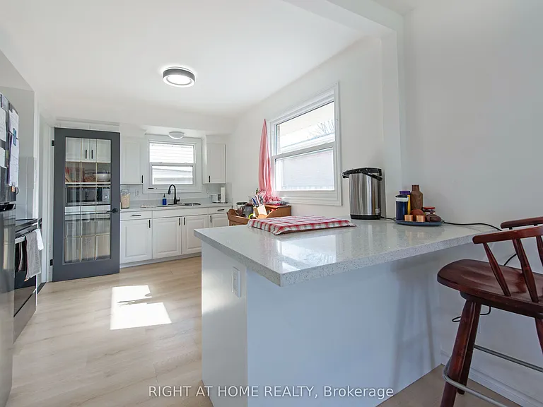69 Alayne Cres — Photo 11