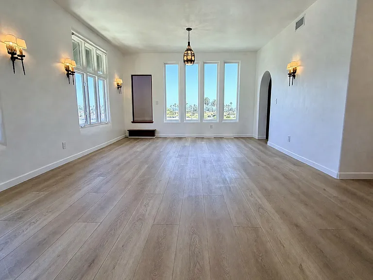 4215 E Livingston Dr #2 — Photo 3