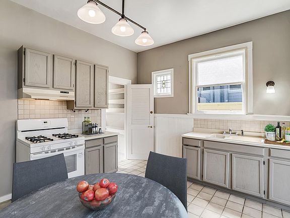 4th image of 2374 Lombard St