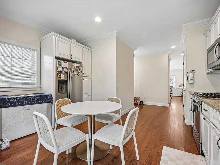 39 Grove St #B — Photo 11
