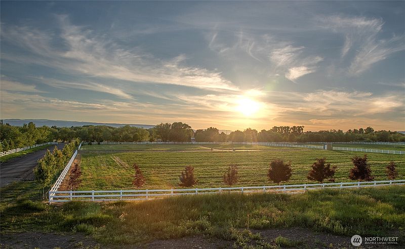 5th image of 4 B Look Road