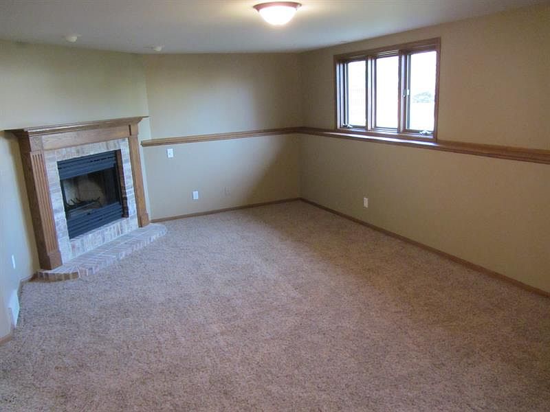 2nd image of 1077 Briarwood Ln